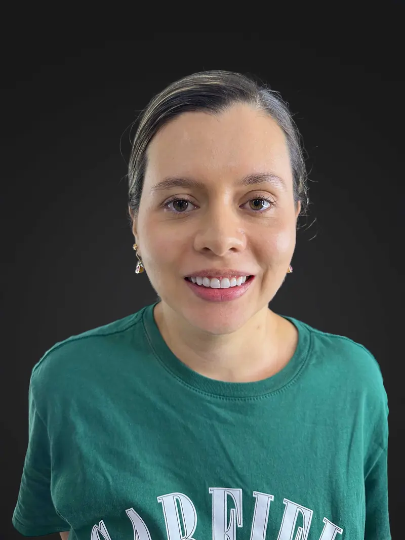 Paciente con diseño de sonrisa en cerámica