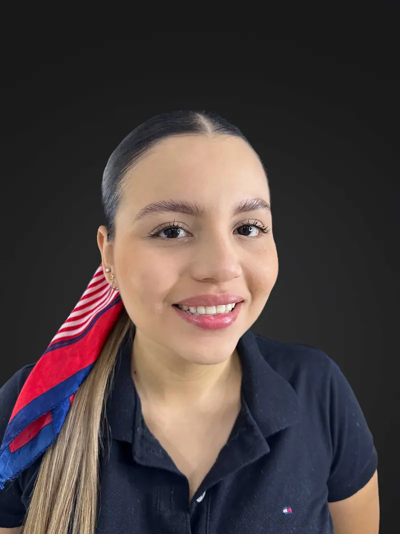 Lina antes de su diseño de sonrisa con lentes cerámicos